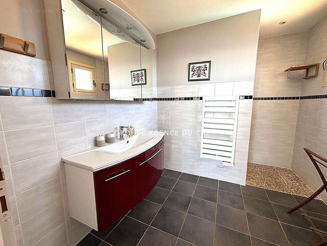 A vendre villa "beaumont" 4 chambres 2 appartements piscine parkings aux issambres - photo 13