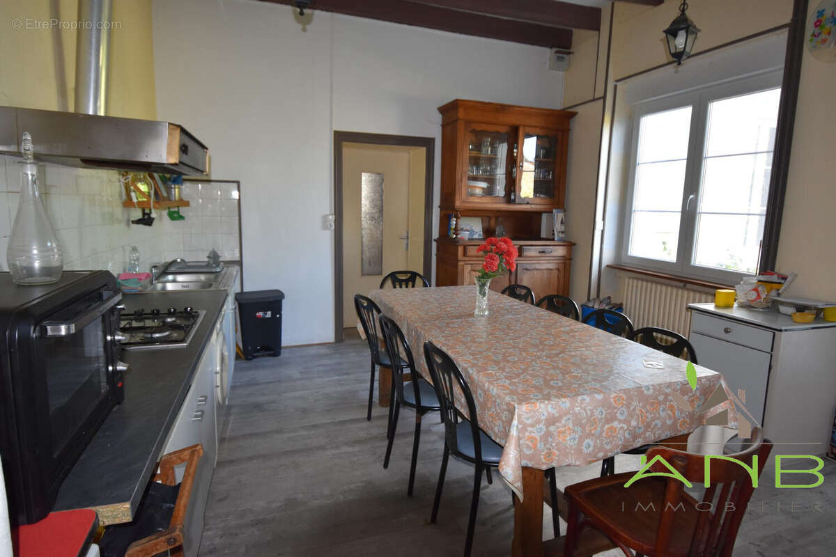 Maison 150 m² à Piegut-Pluviers  - photo 4