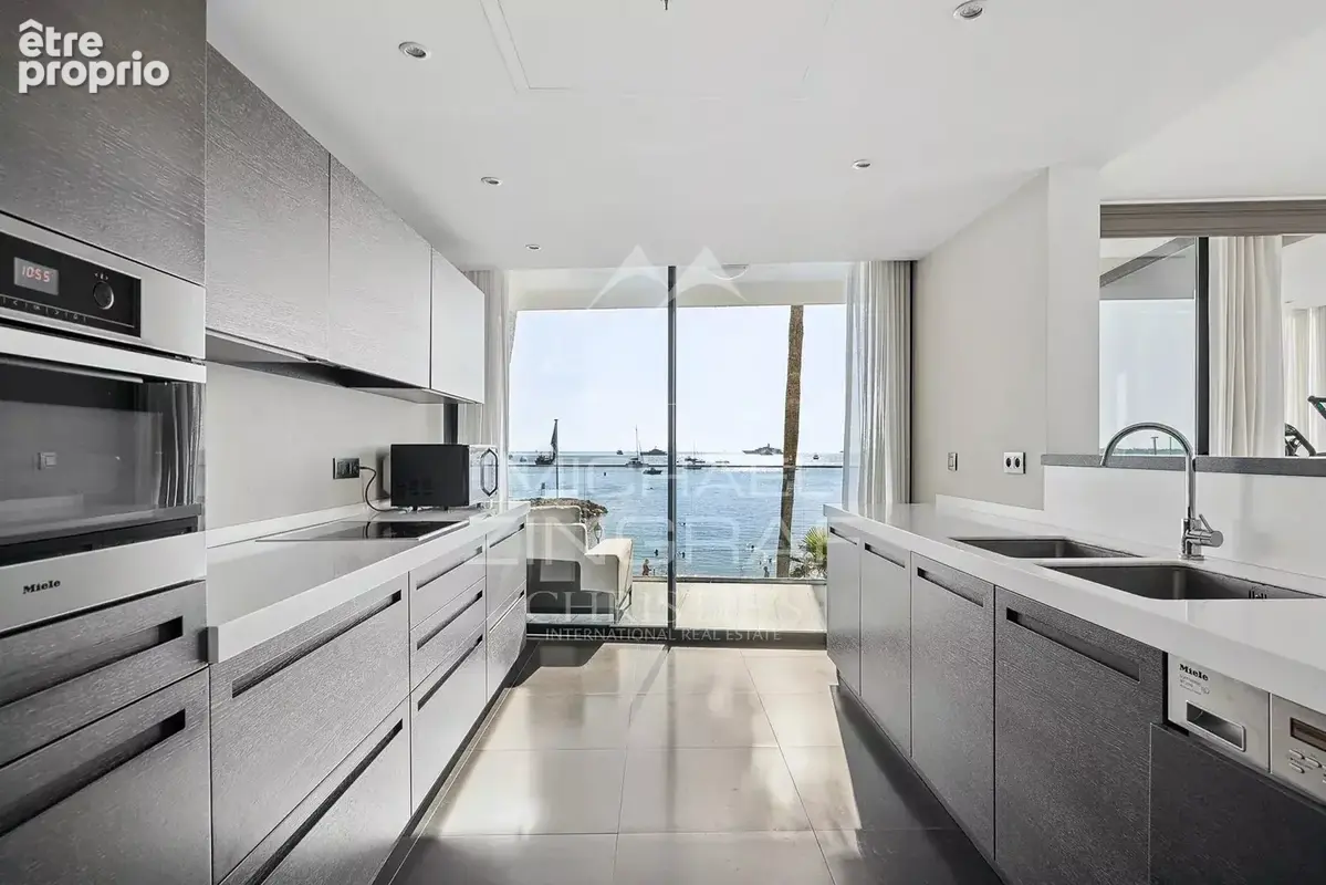 Cannes Palm Beach — Exceptionnel triplex de 462m2 en front de mer avec terrasses et jardin - photo 5