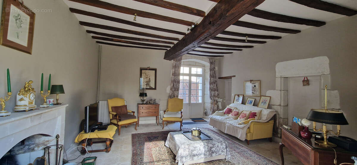 Maison à CHAMPIGNY-SUR-VEUDE