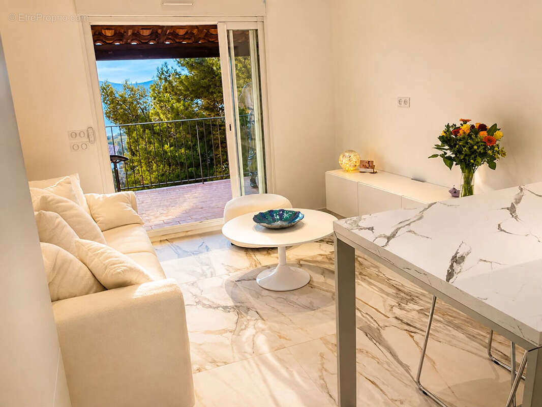 A Saint-Mandrier-sur-Mer (83430) ,Quartier Pin Rolland  DUPLEX 2  pièce(s) 44 m2 + vue mer + Parking - photo 3