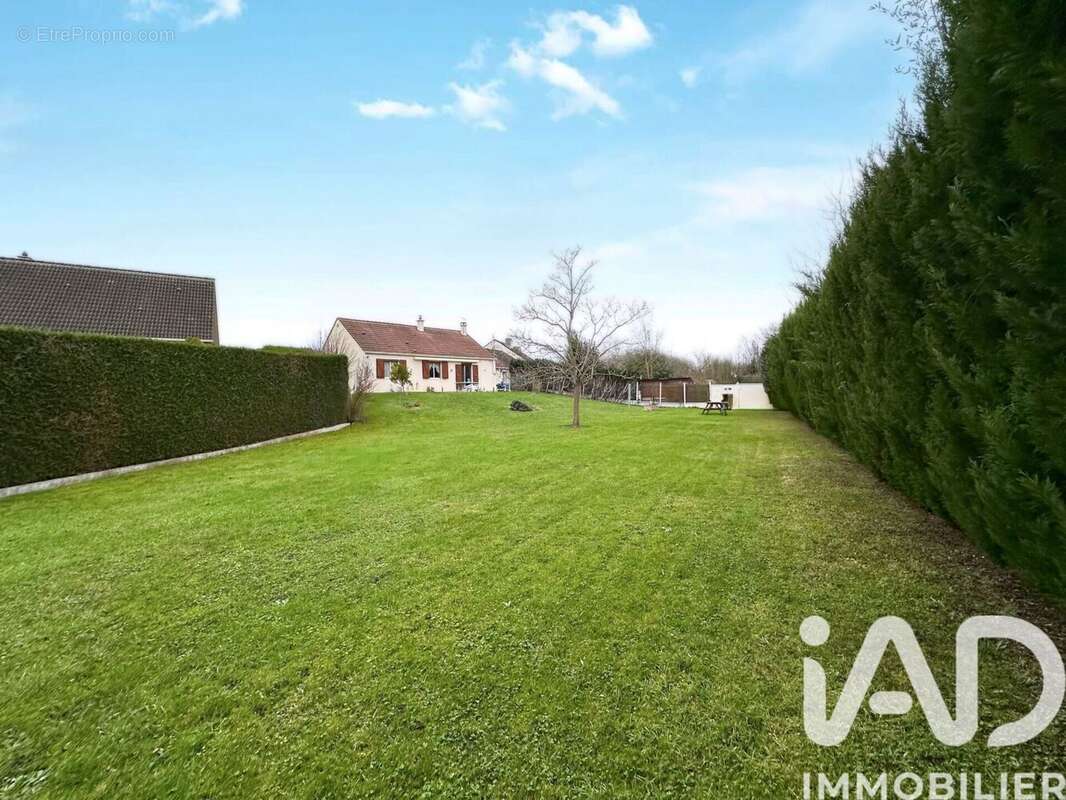 Photo 3 - Maison à VILLENEUVE-LA-GUYARD