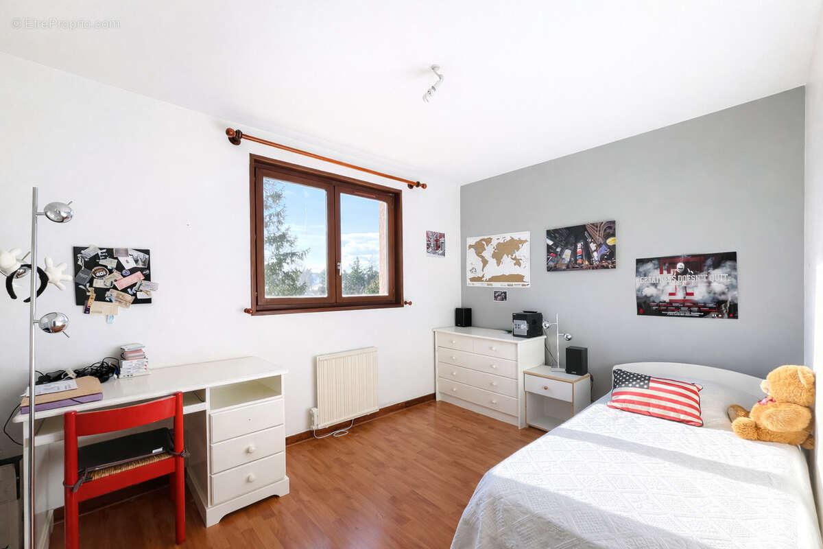 Maison à SAINT-GENIS-LES-OLLIERES