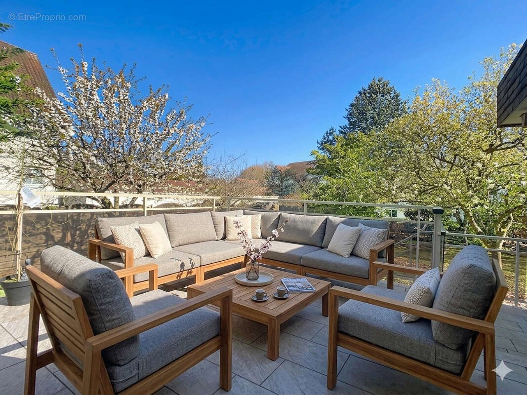 Maison avec gîte et piscine intérieure - photo 4
