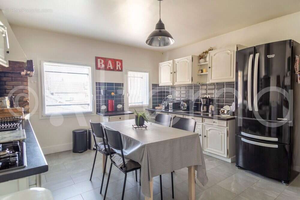 Maison à MEZY-SUR-SEINE