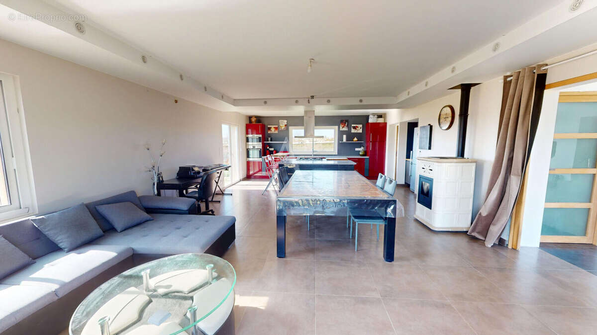 Maison à VERNOU-LA-CELLE-SUR-SEINE