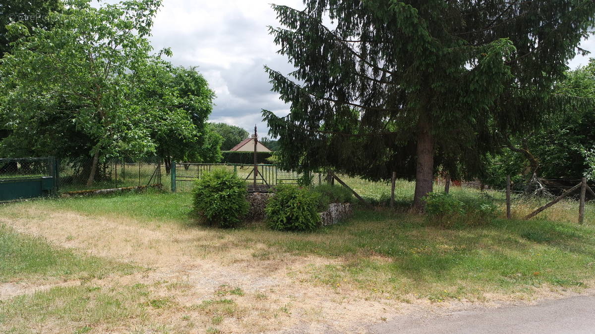 Terrain à POUILLY-EN-AUXOIS