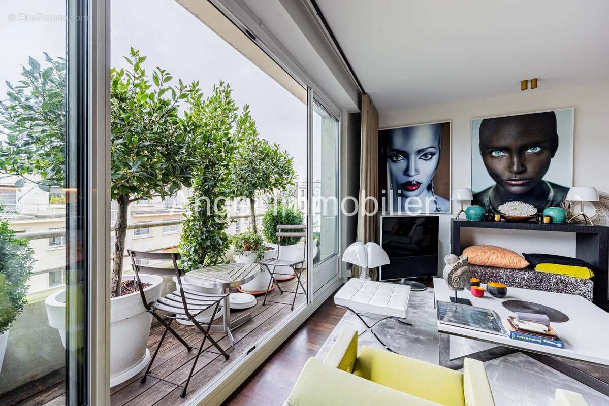 Appartement à PARIS-16E