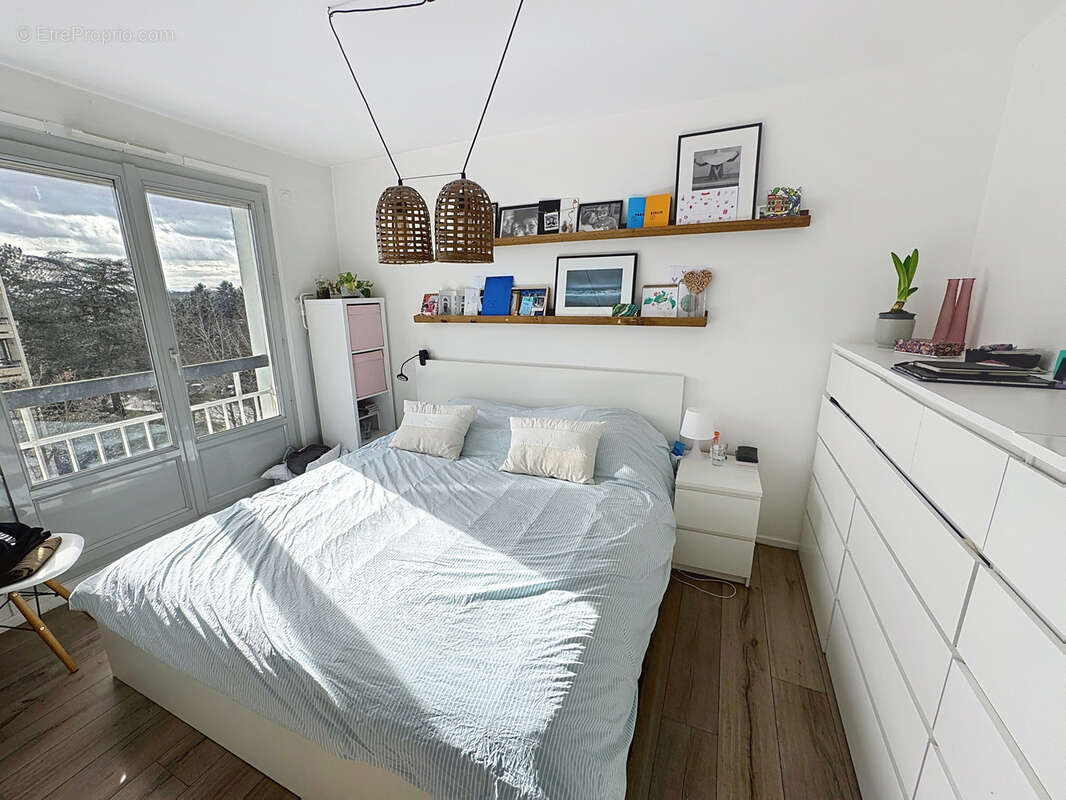 Appartement à SAINT-GENIS-LAVAL