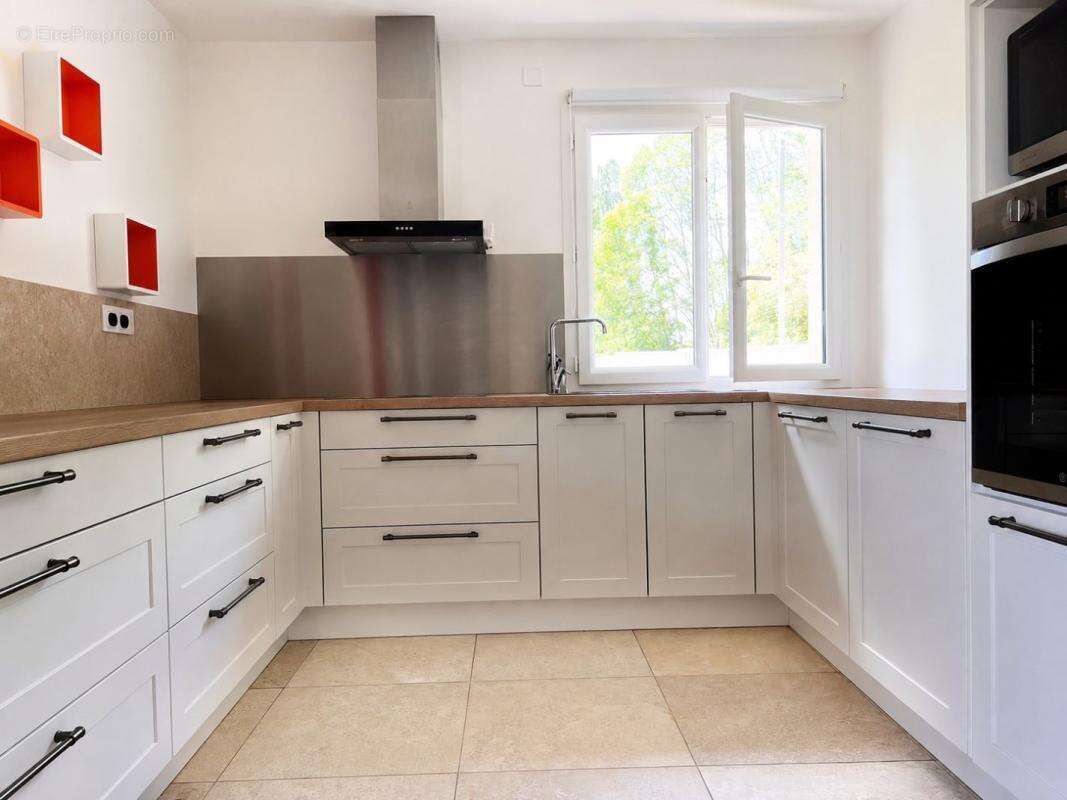 Maison 255 m² à Bantanges  - photo 4