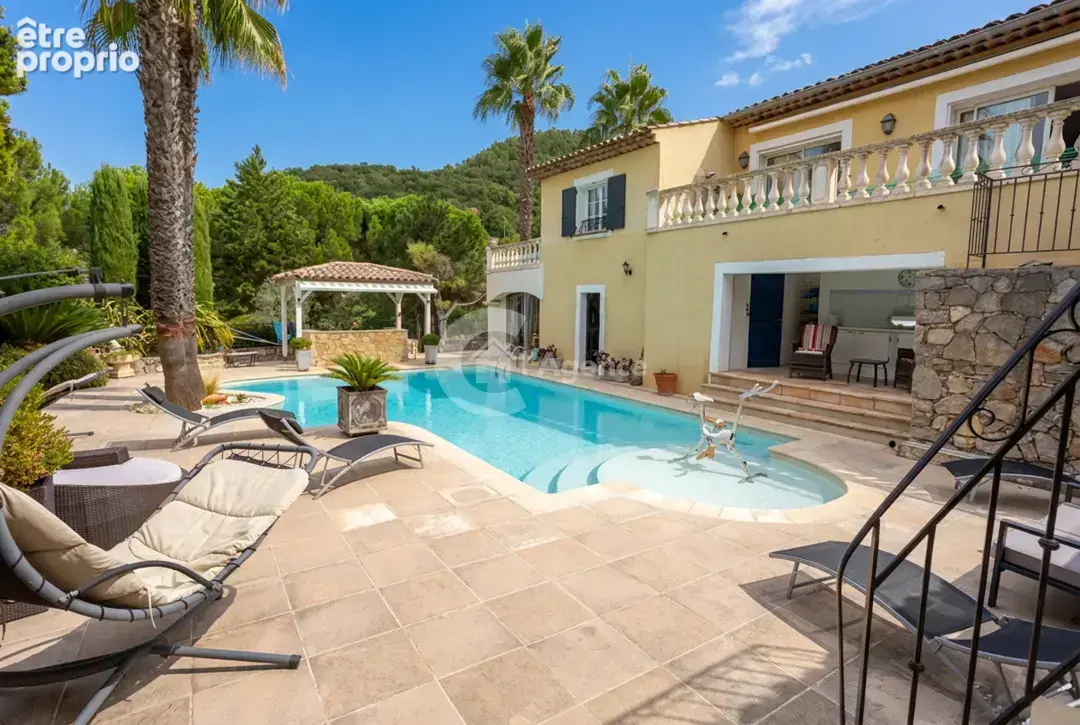 Superbe propriété indépendante de 205 m2 avec piscine sur un terrain de 3200 m2 - photo 15