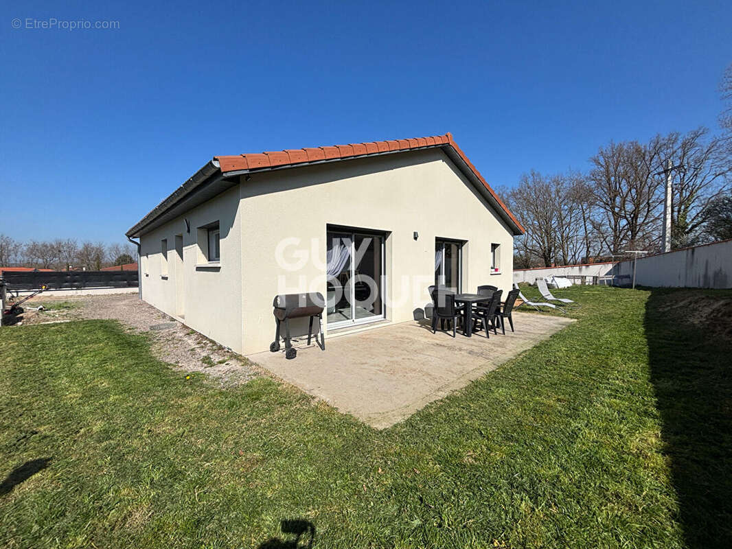 Maison à PONCINS