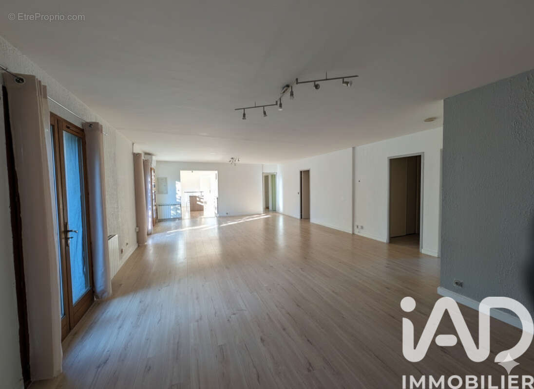 Photo 9 - Maison à ENTRAIGUES-SUR-LA-SORGUE