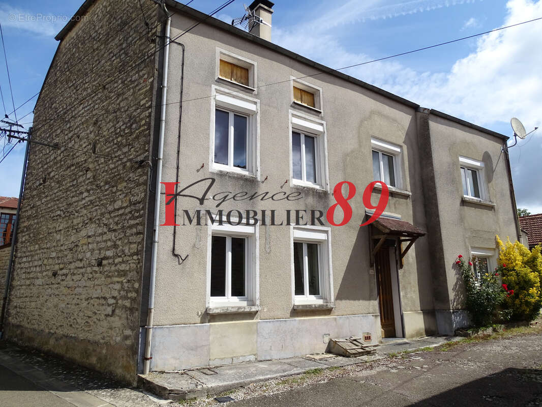 Maison à POINCON-LES-LARREY