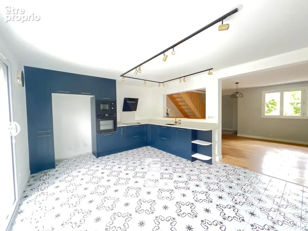 Maison mitoyenne en excellent état dans une résidence familiale recherchée - photo 3