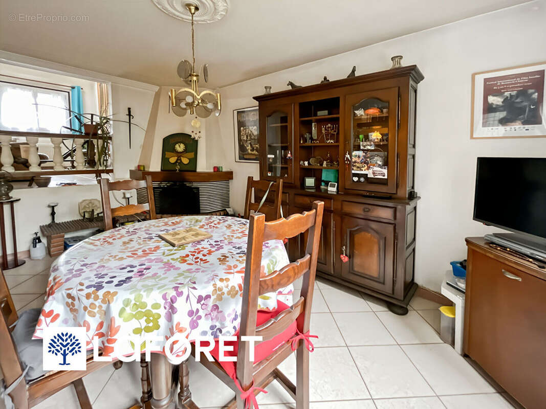 Maison à SAINTE-GENEVIEVE-DES-BOIS