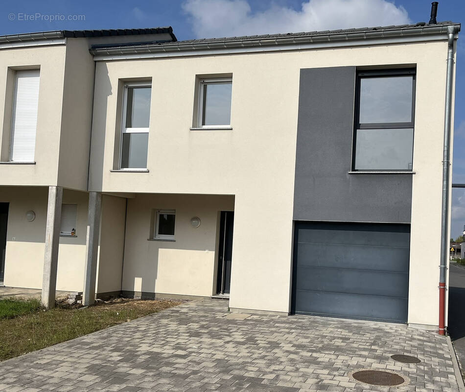 Maison à AY-SUR-MOSELLE