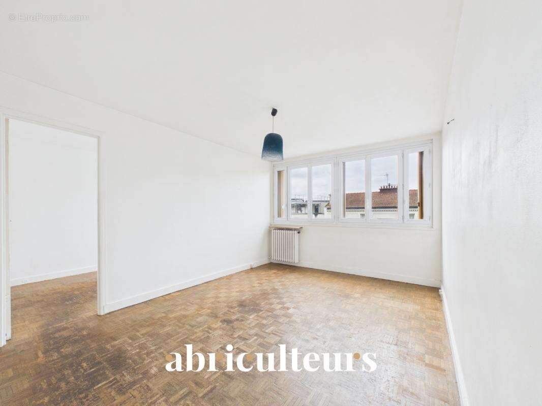 Excellent potentiel pour ce 3 pièces plein sud en vente à Montreuil (93100) - photo 5