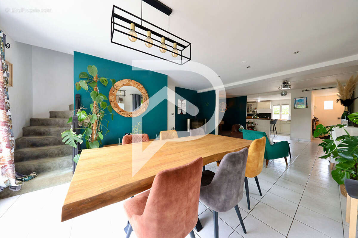 Maison à LE COUDRAY-MONTCEAUX