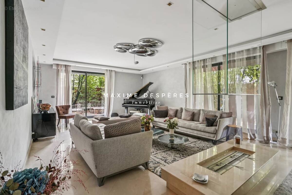 Appartement à NEUILLY-SUR-SEINE