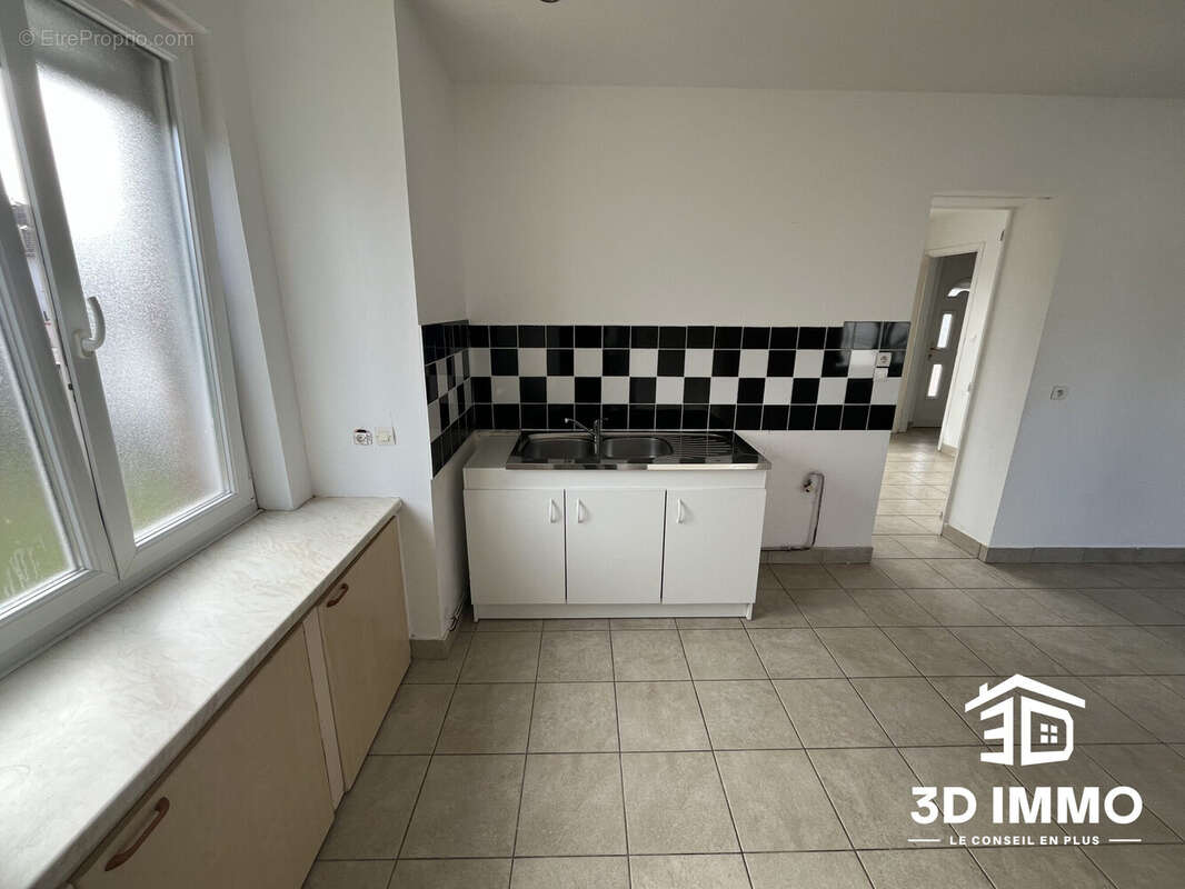 Maison à AVESNES-SUR-HELPE