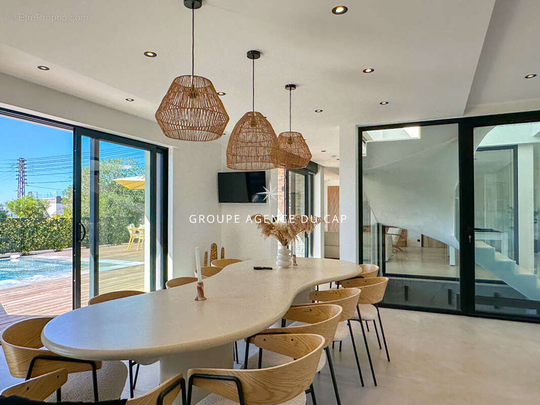 Villa de 260m2 avec vue mer piscine jacuzzi,a 300 mètres des plages des issambres - photo 8