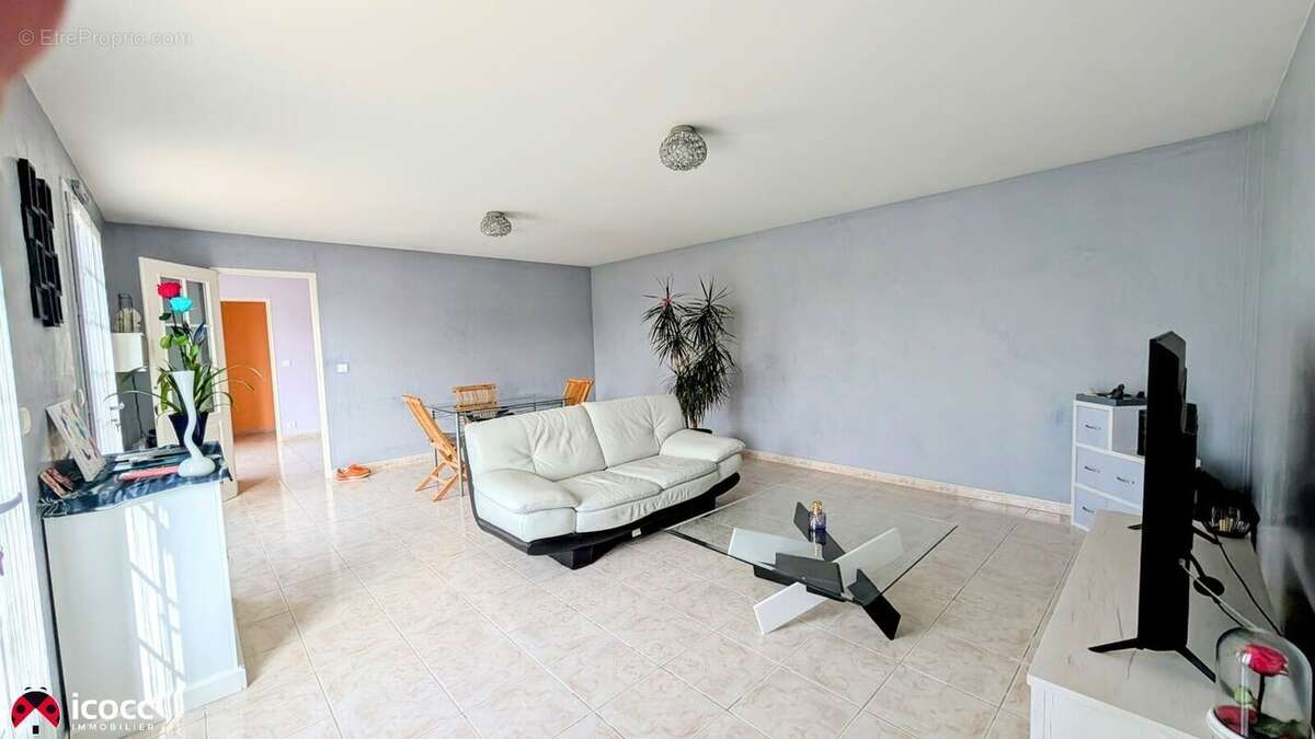 Maison à CHAMPAGNE-LES-MARAIS