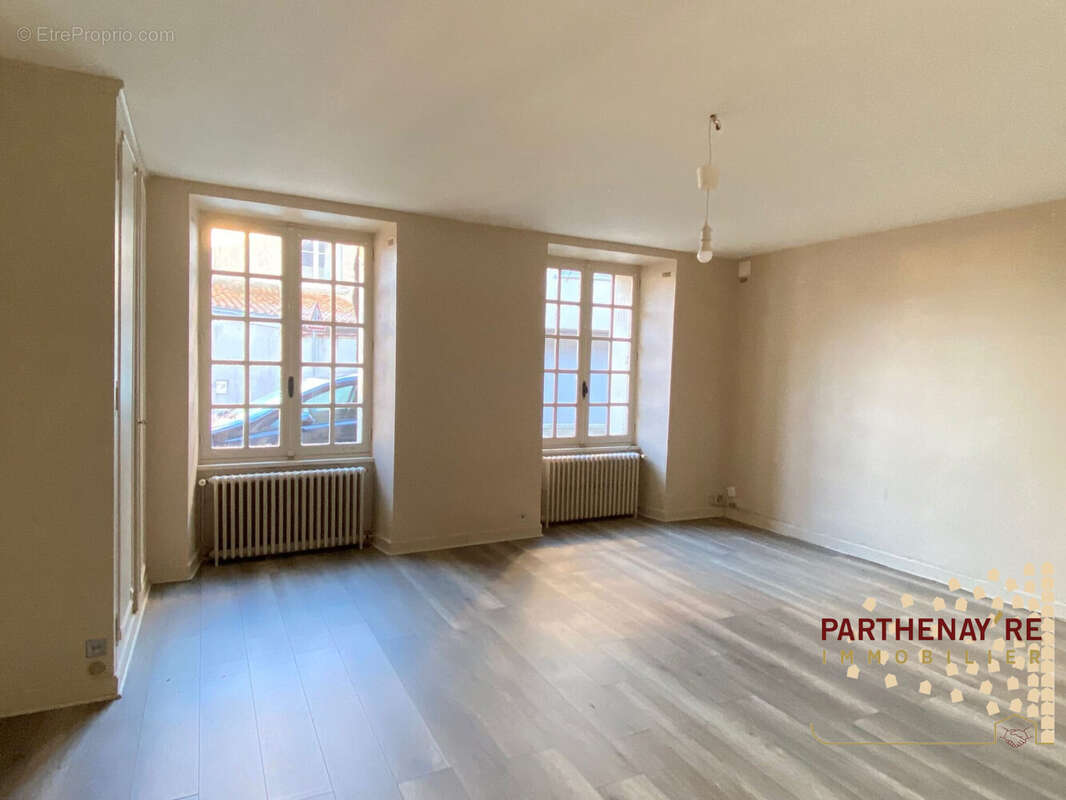 Maison à PARTHENAY