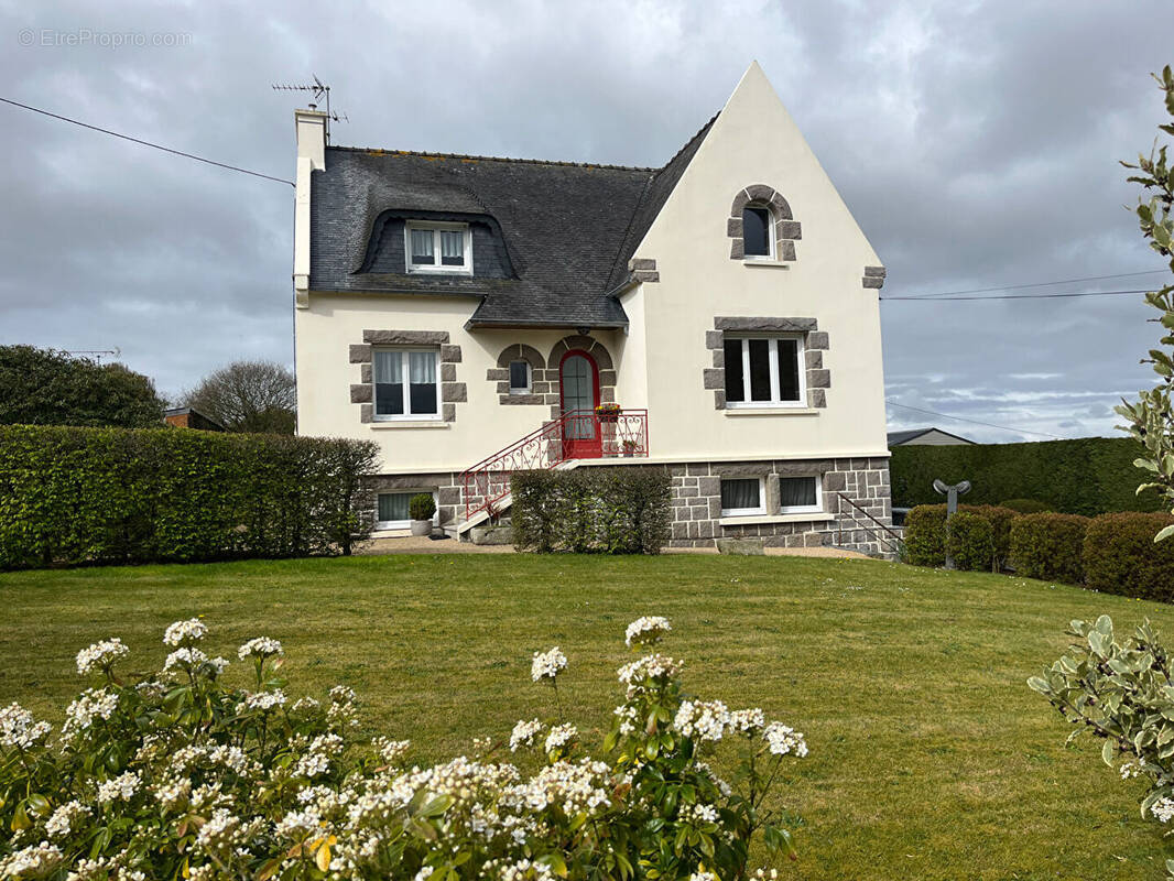 Maison à PLEYBER-CHRIST