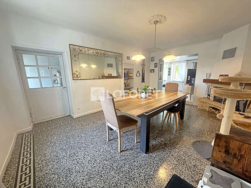 Maison à BAGE-LA-VILLE