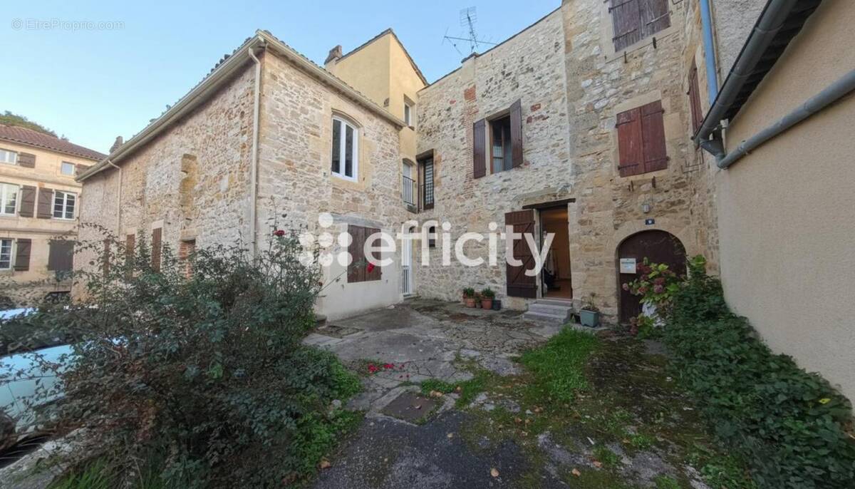 Appartement à FUMEL