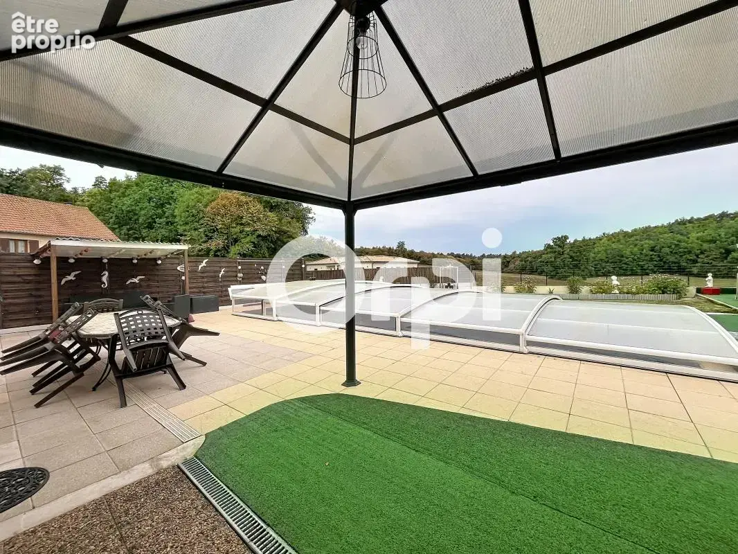 À vendre : Maison de plain-pied à Sarliac-sur-l'Isle — Piscine couverte & grande véranda - photo 15