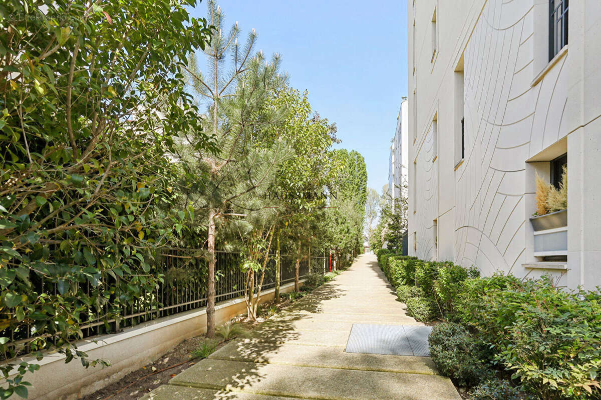 Appartement à NEUILLY-SUR-SEINE