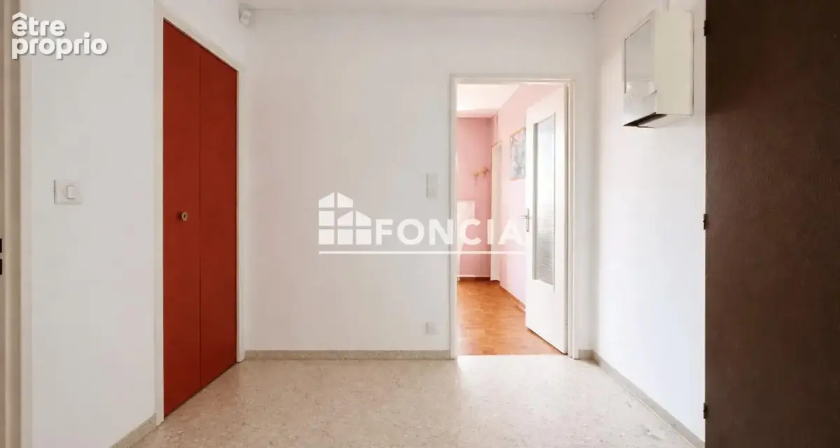 Dernier étage – t5 92 m² – sans vis-à-vis – cave & parking - photo 4