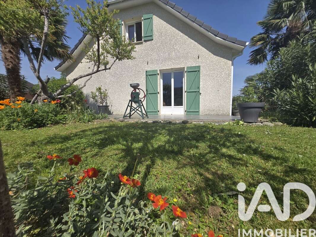 Maison 92 m² à Asasp-Arros  - photo 3