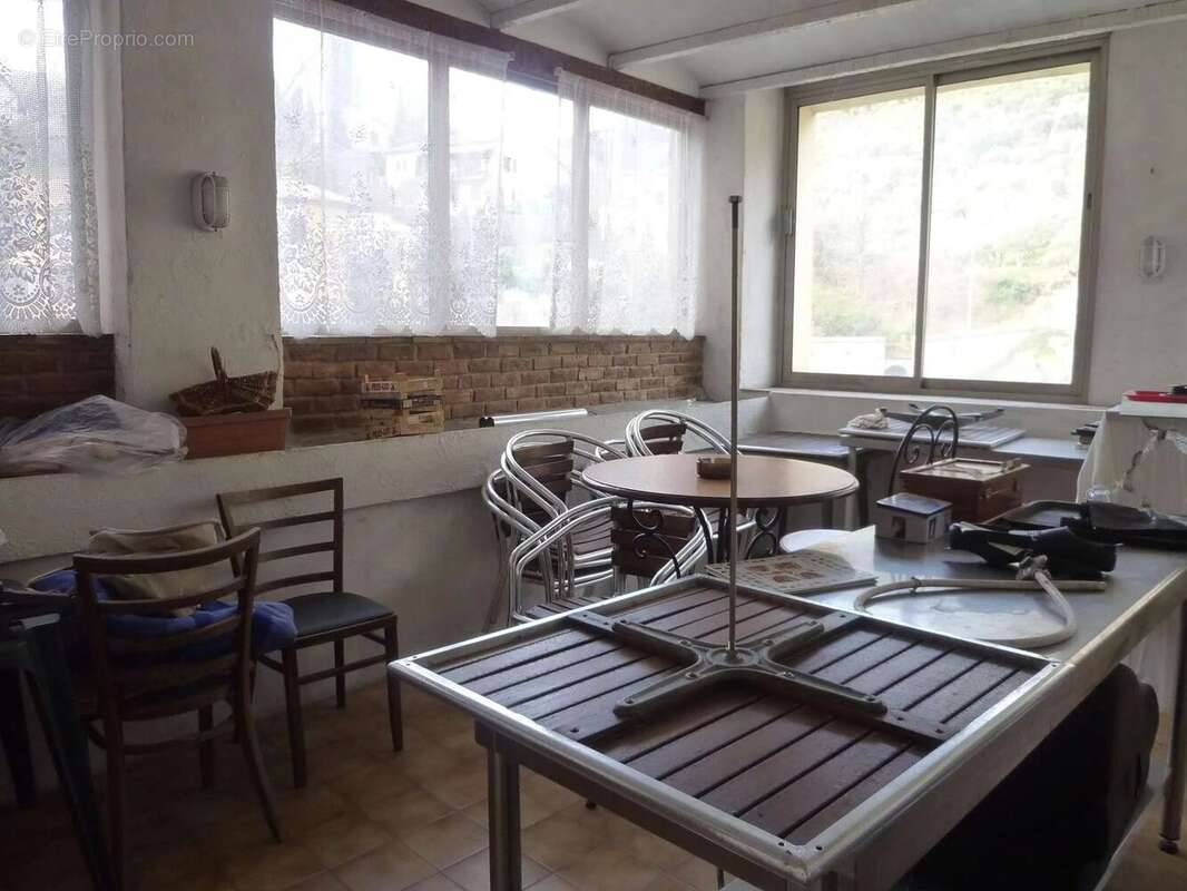 Commerce à ENTREVAUX