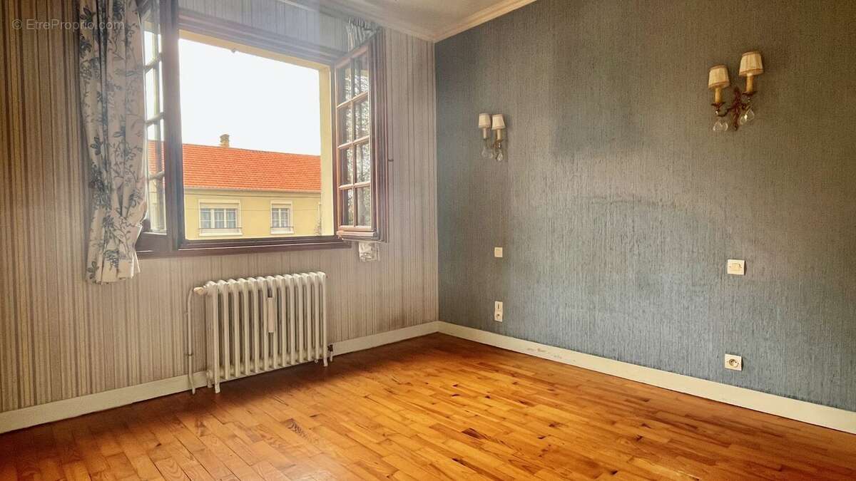 Maison à SAINT-COSME-EN-VAIRAIS