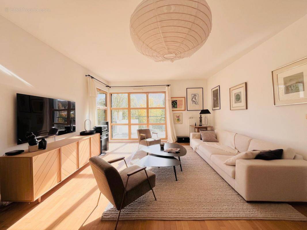 Appartement à MARNES-LA-COQUETTE