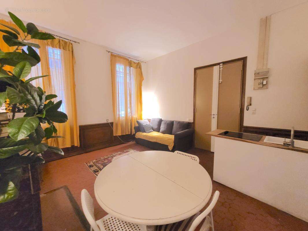 Appartement à MARSEILLE-6E