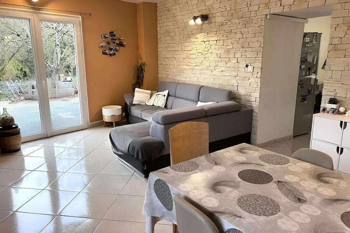 Maison à CLAVEISOLLES