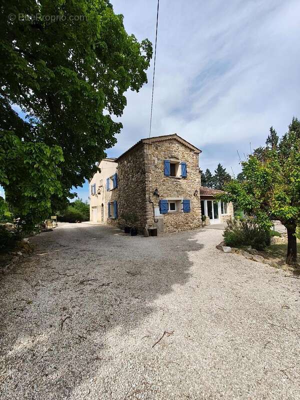 Photo 2 - Maison à SAINT-JEAN-DE-MARUEJOLS-ET-AVEJAN