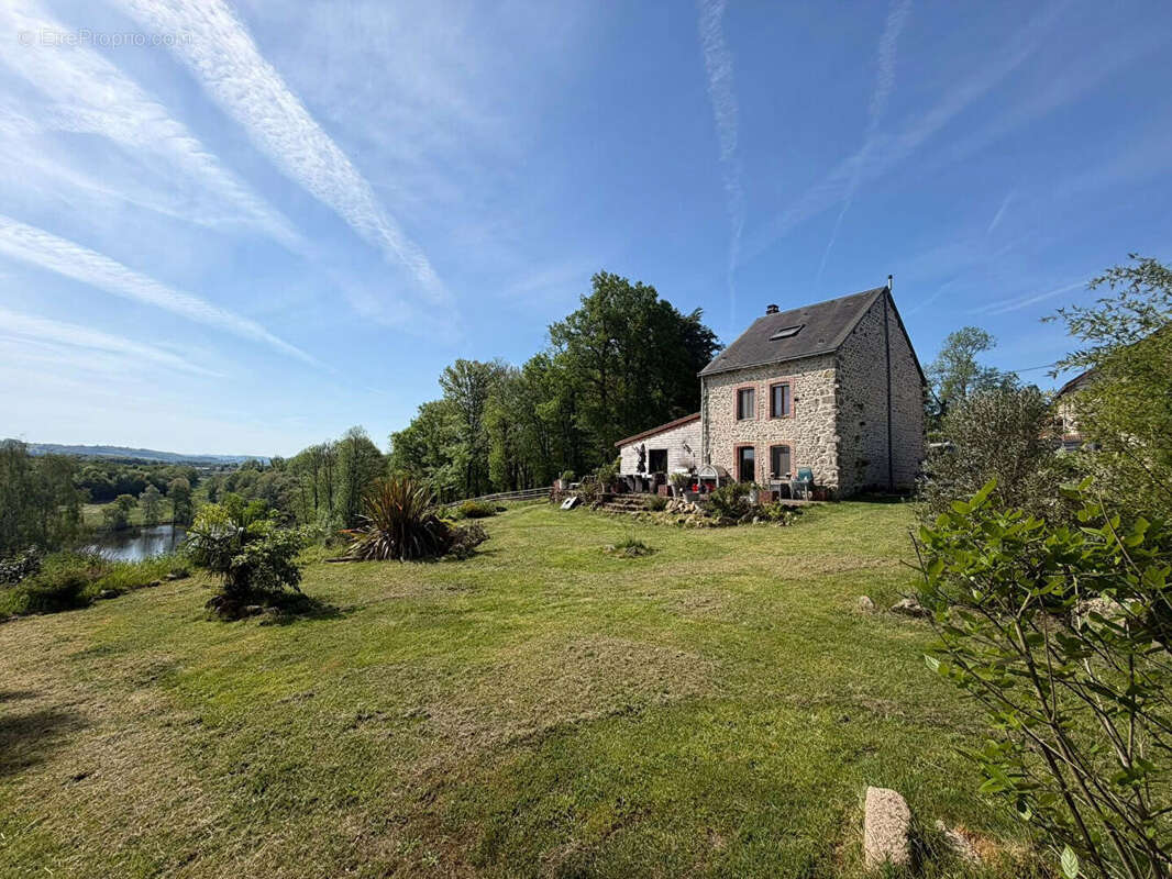 Maison à CEYROUX