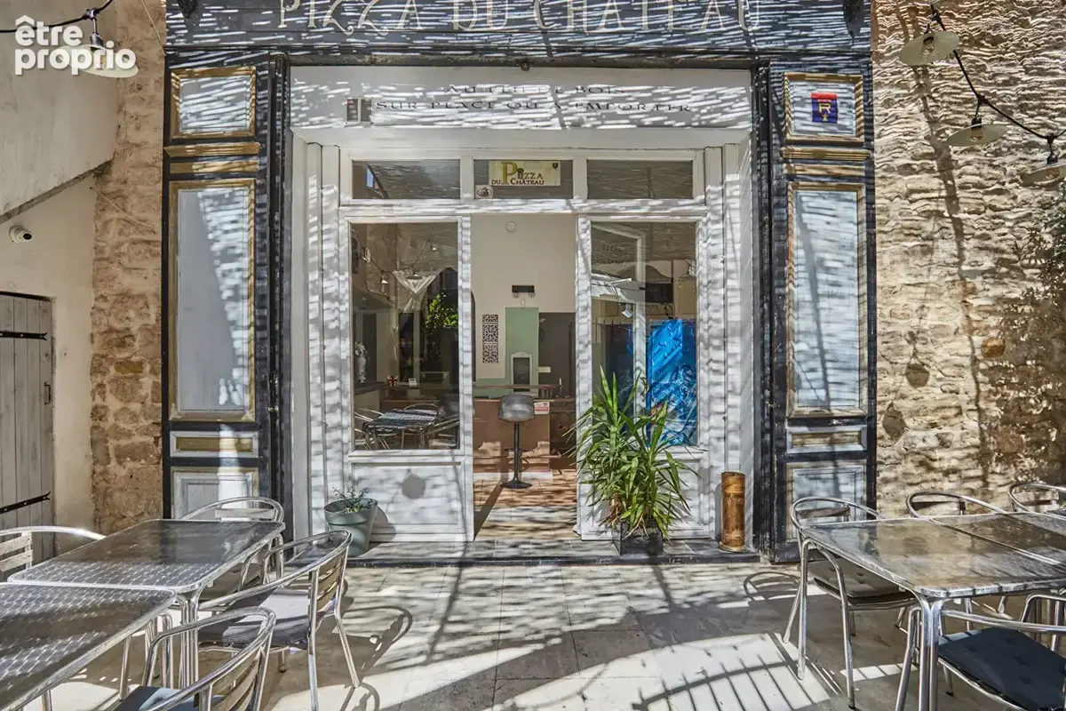 EXCLUSIVITÉ ERA ACTION IMMOBILIER CAZAN, Immeuble de rapport avec local commercial et appartements au coeur de Mallemort - photo 8