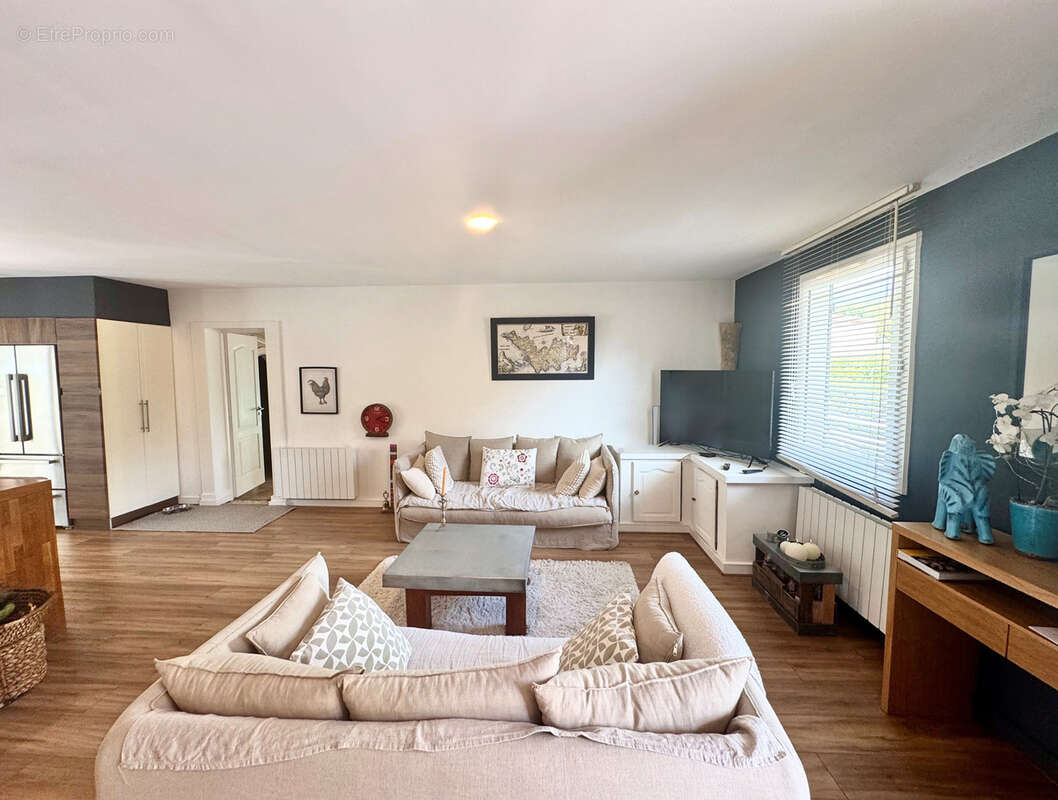 Maison à SAINT-CEZAIRE-SUR-SIAGNE