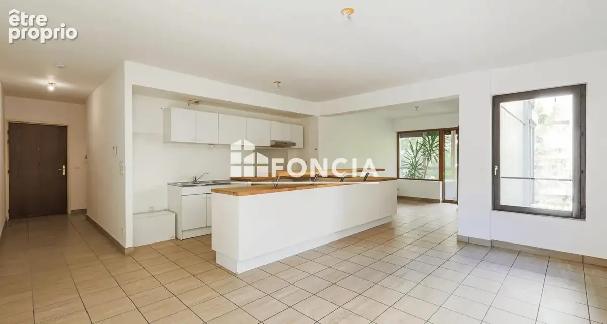 Grenoble – Boulevard Gambetta – Résidence Le Connétable – T3 de 74 m² avec terrasse et loggia - photo 4