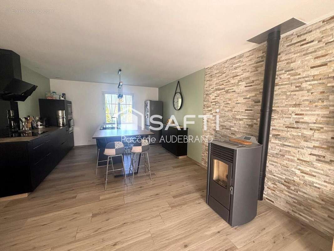 Maison 146 m² à Vouille  - photo 4