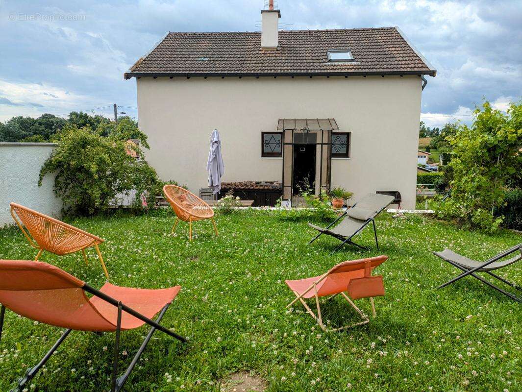 Maison à CHARNAY-LES-MACON