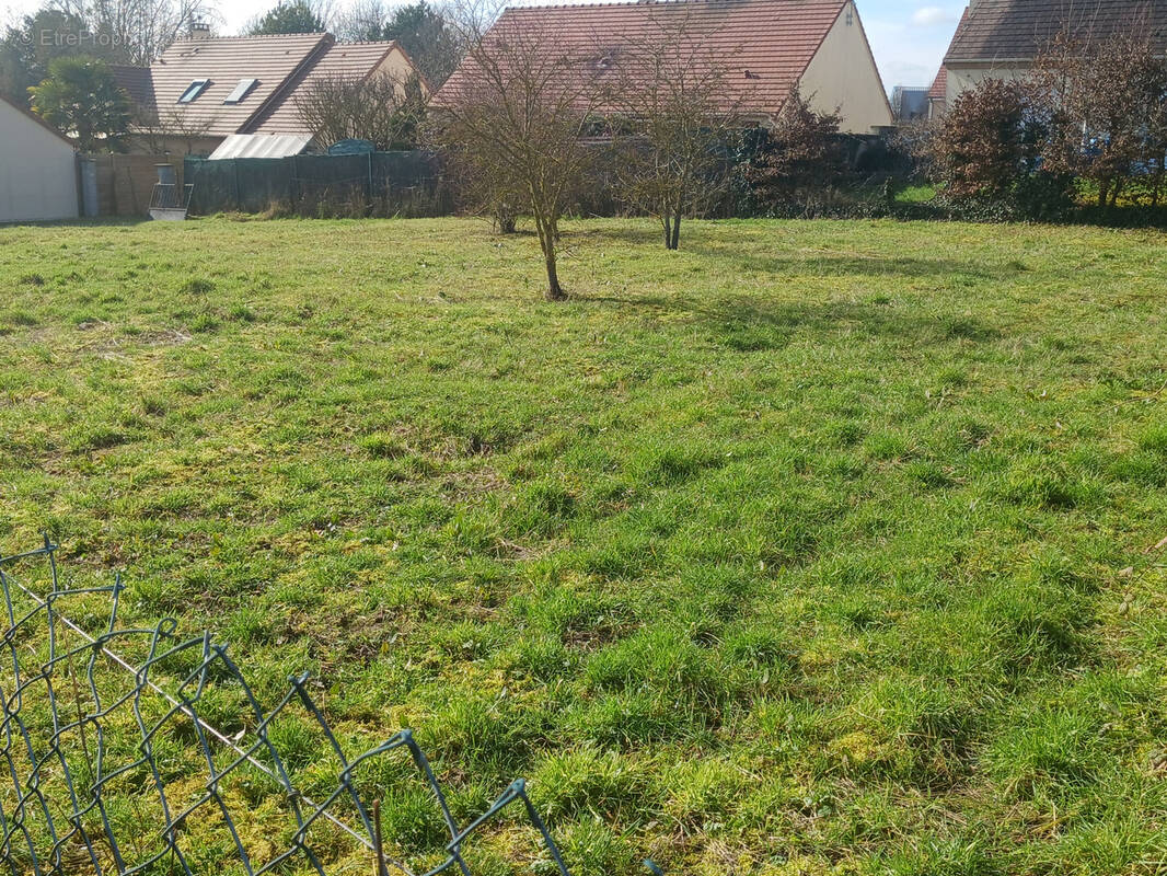 Terrain à BEAUNE-LA-ROLANDE