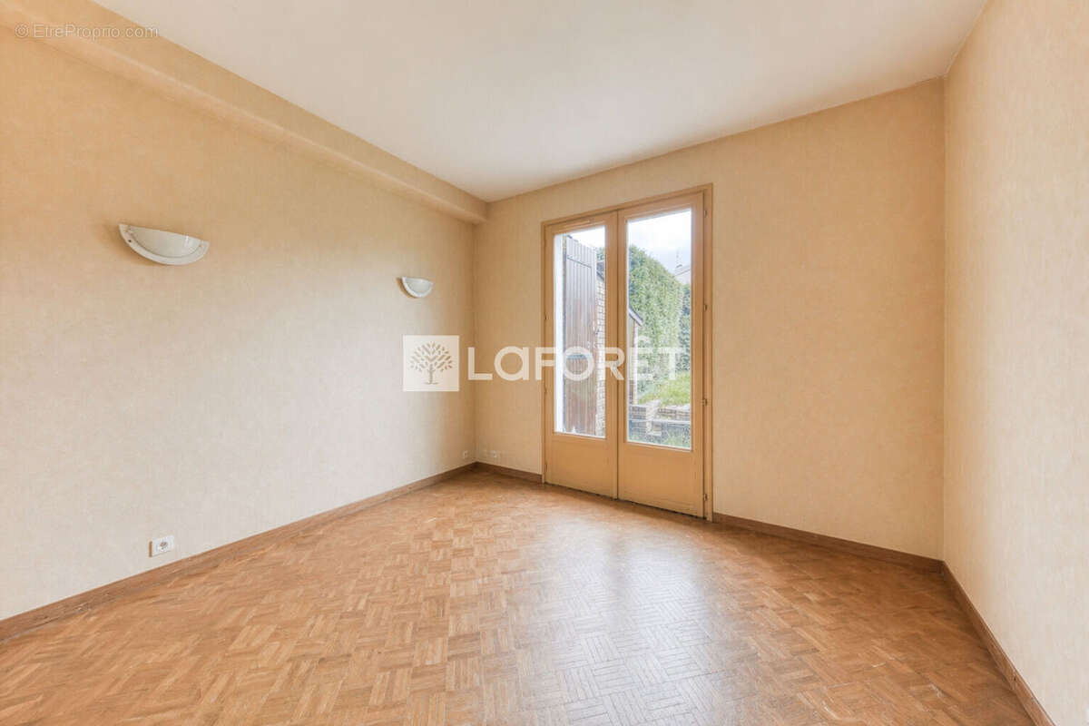 Appartement à OZOIR-LA-FERRIERE