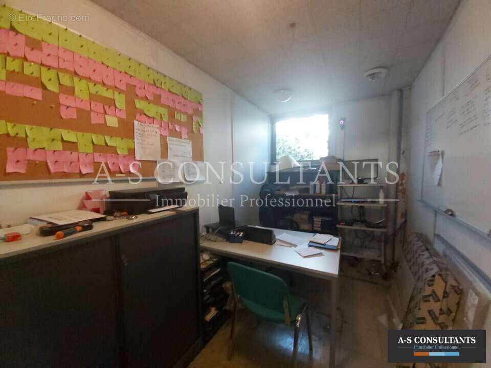 Commerce à SAINT-PRIEST